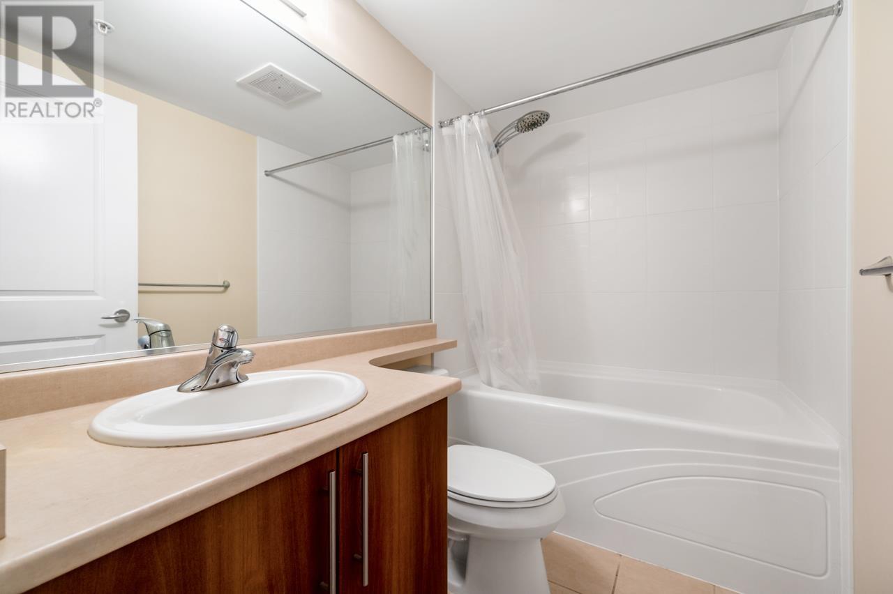Listing Picture 17 of 26 : 406 2225 HOLDOM AVENUE, Burnaby / 本拿比 - 魯藝地產 Yvonne Lu Group - MLS Medallion Club Member