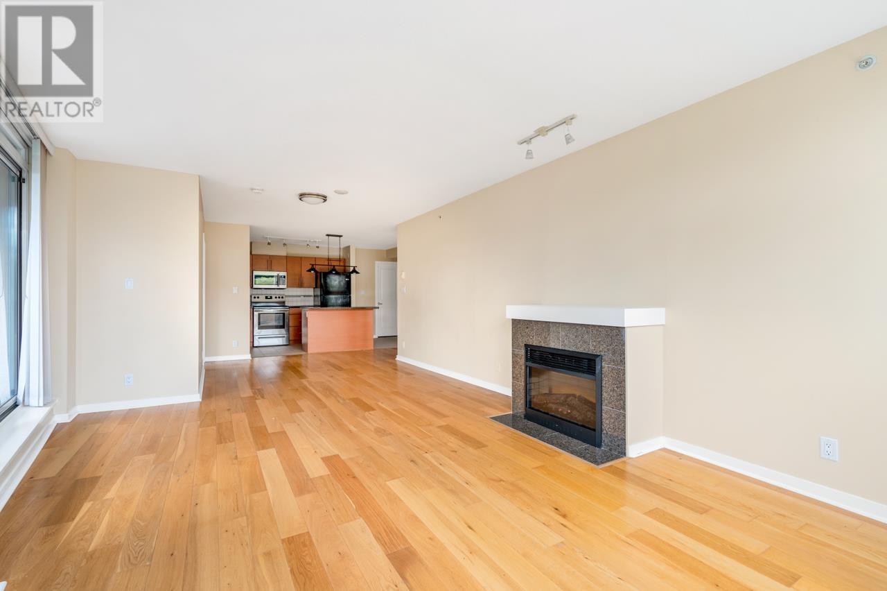 Listing Picture 12 of 26 : 406 2225 HOLDOM AVENUE, Burnaby / 本拿比 - 魯藝地產 Yvonne Lu Group - MLS Medallion Club Member