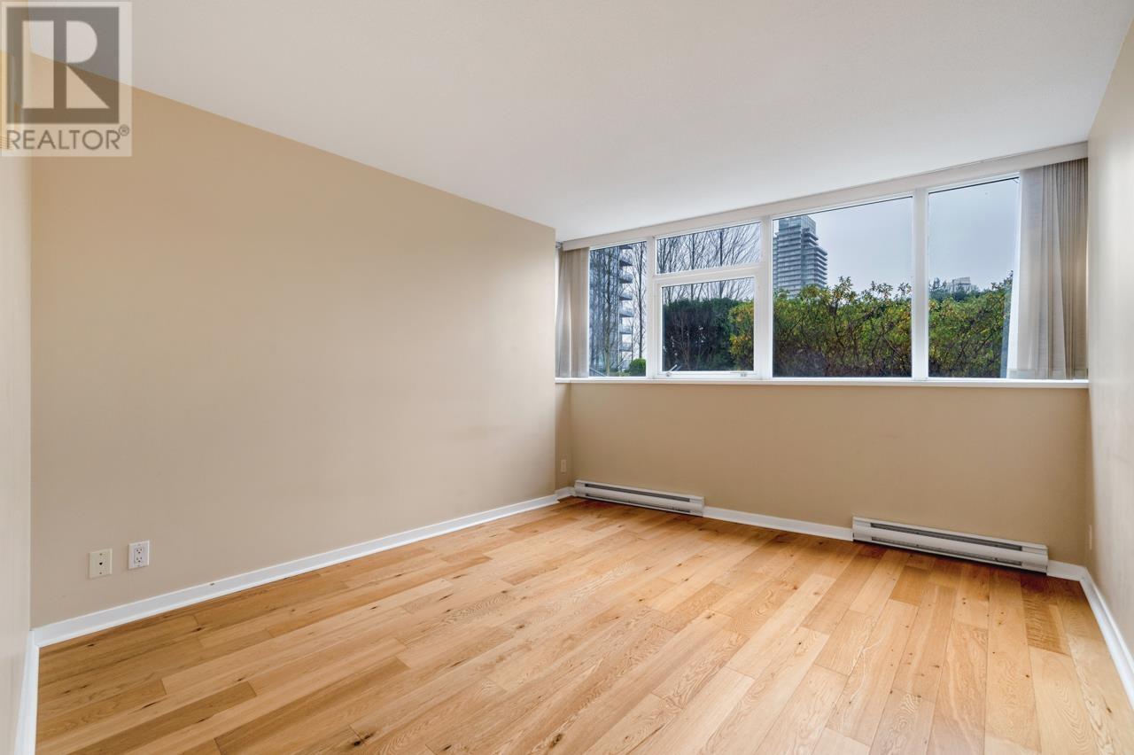 Listing Picture 16 of 26 : 406 2225 HOLDOM AVENUE, Burnaby / 本拿比 - 魯藝地產 Yvonne Lu Group - MLS Medallion Club Member