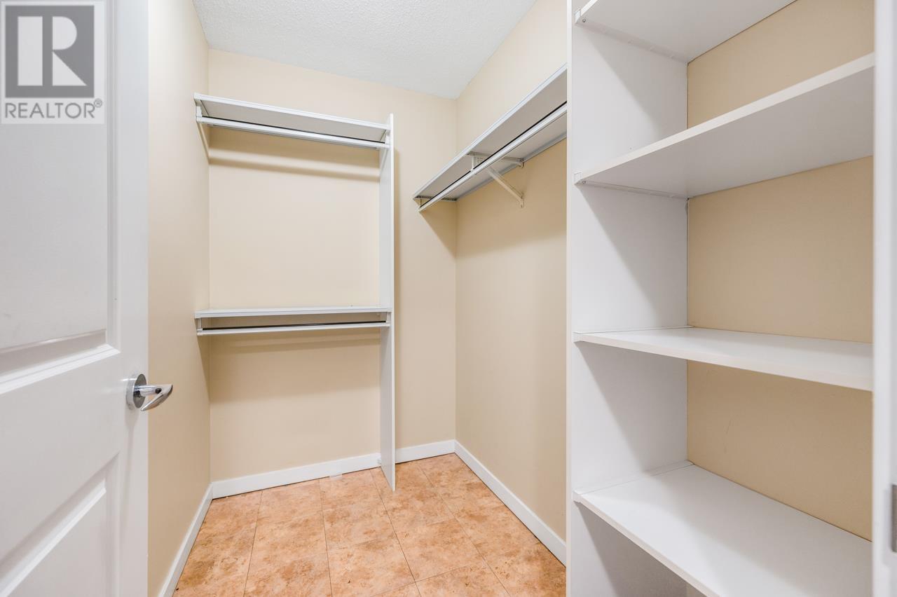 Listing Picture 18 of 26 : 406 2225 HOLDOM AVENUE, Burnaby / 本拿比 - 魯藝地產 Yvonne Lu Group - MLS Medallion Club Member