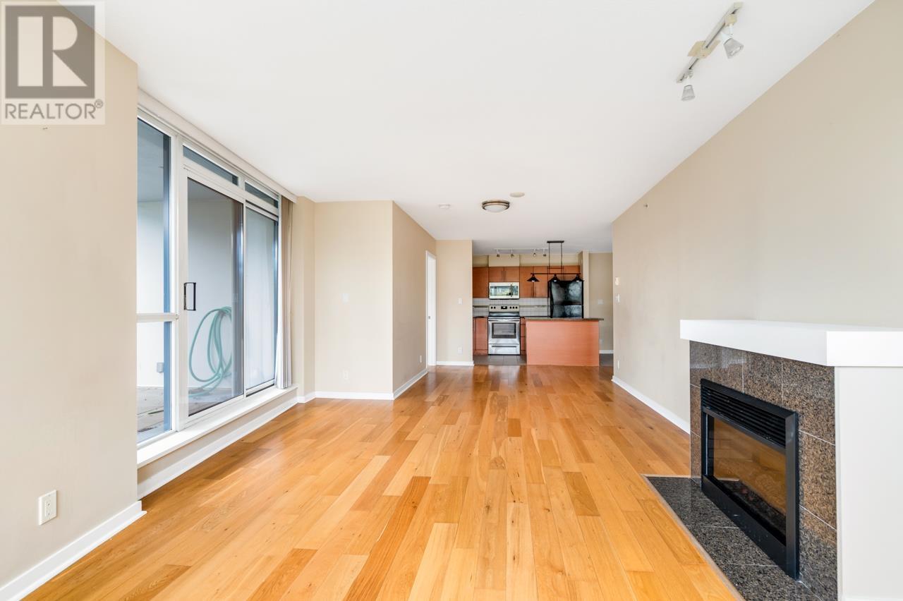 Listing Picture 10 of 26 : 406 2225 HOLDOM AVENUE, Burnaby / 本拿比 - 魯藝地產 Yvonne Lu Group - MLS Medallion Club Member