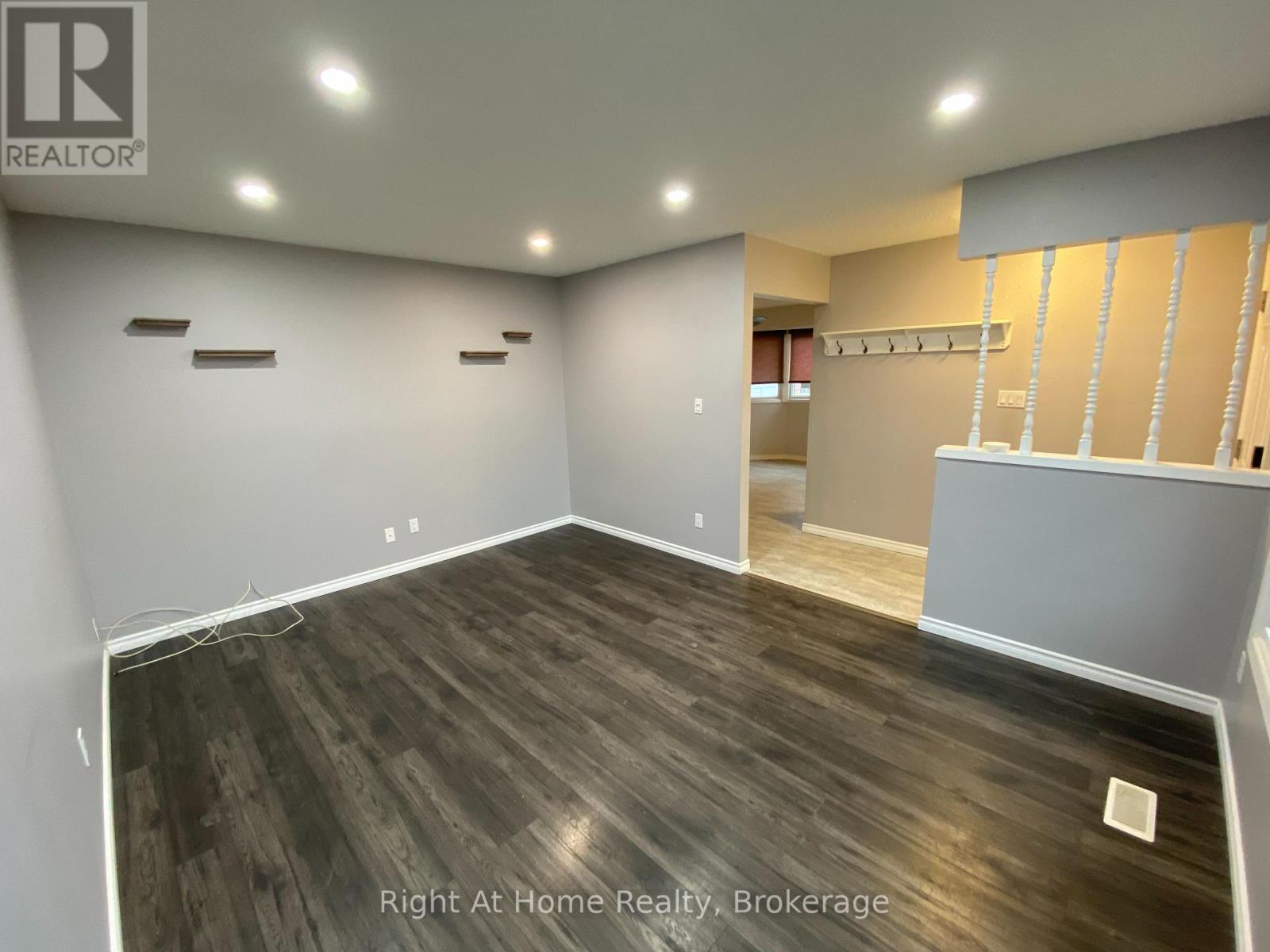 Upper - 130 Rockwood Avenue, St. Catharines (455 - Secord Woods), Ontario  L2P 3R8 - Photo 2 - X11909198