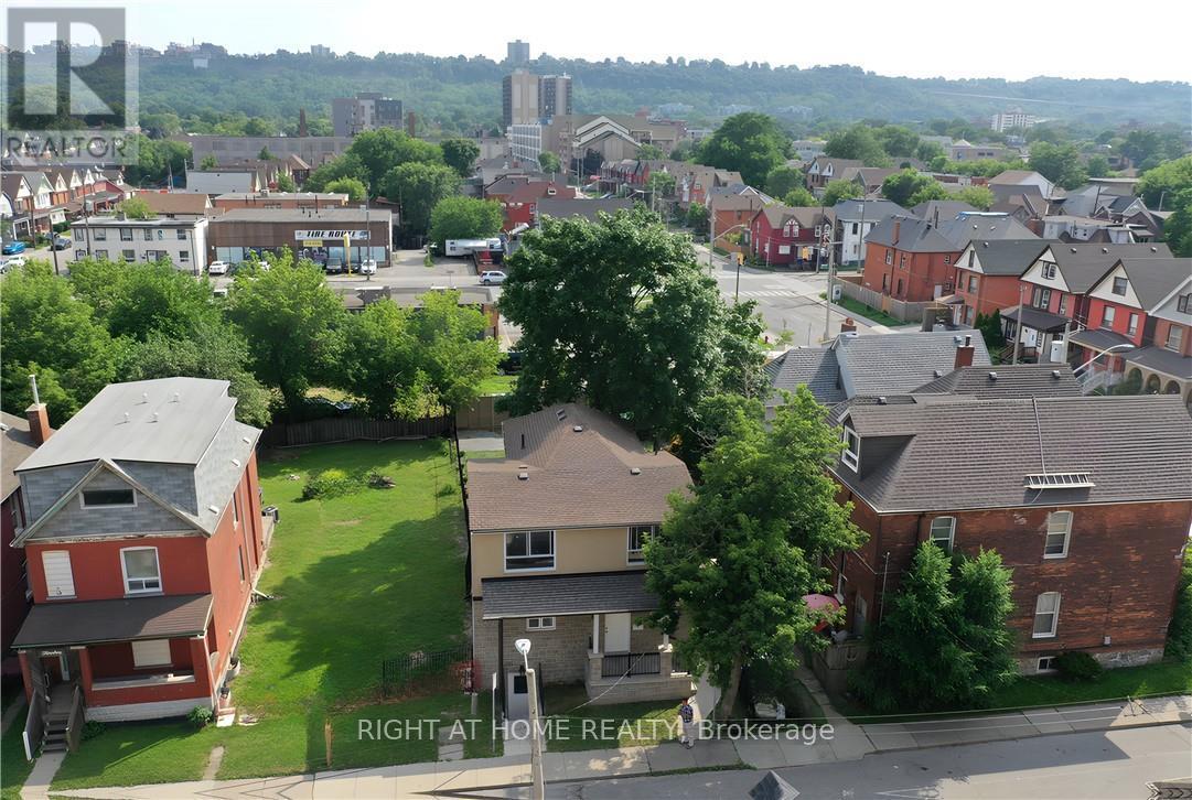 Property at 8 HARVEY STREET image 4