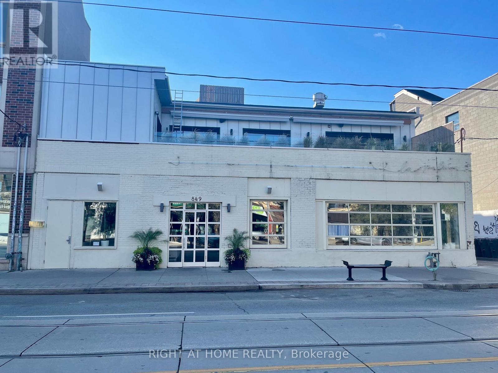 849 DUNDAS STREET W, Toronto, Ontario