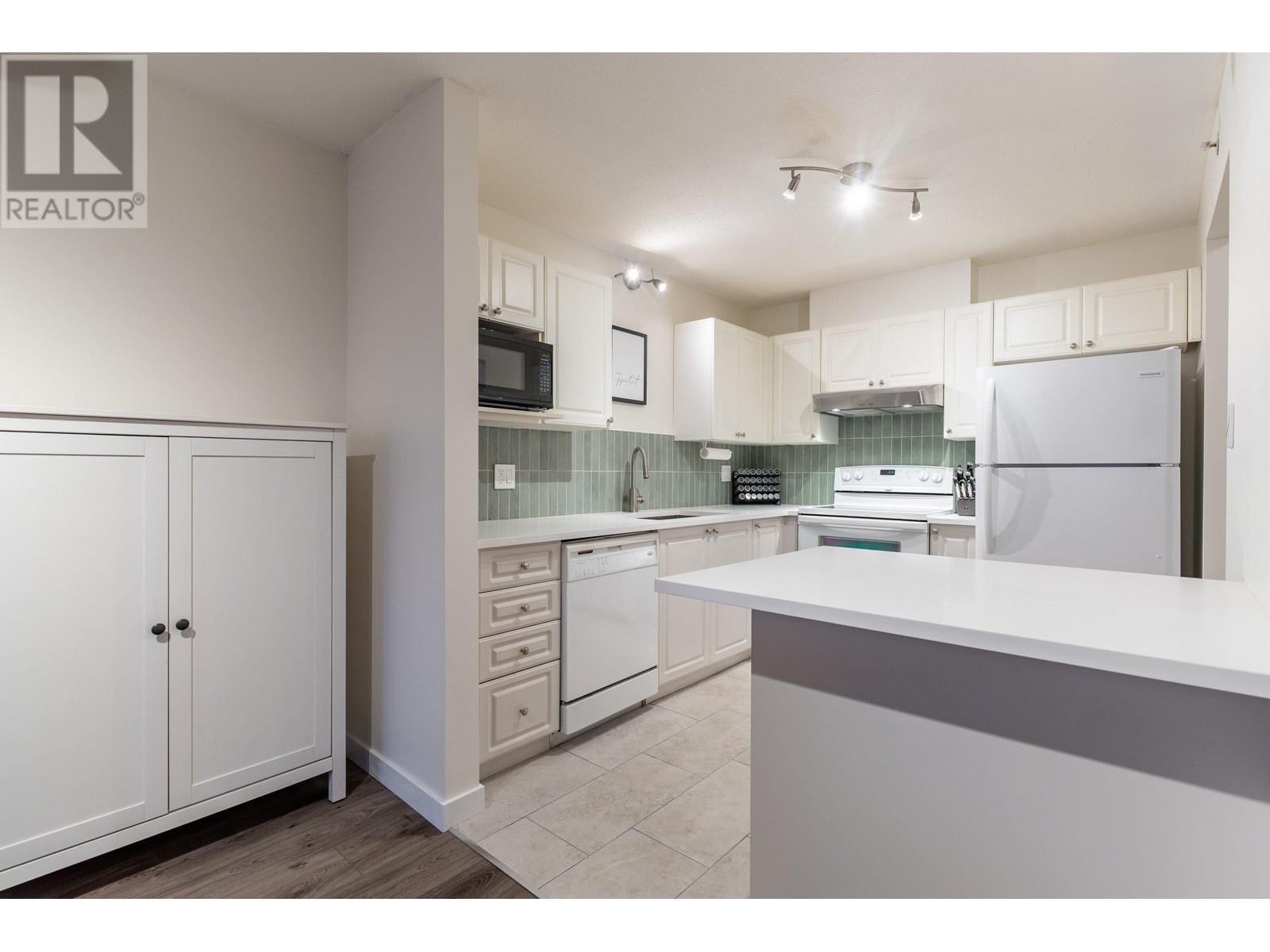 121 2551 Parkview Lane, Port Coquitlam, British Columbia  V3C 6J8 - Photo 11 - R2951819