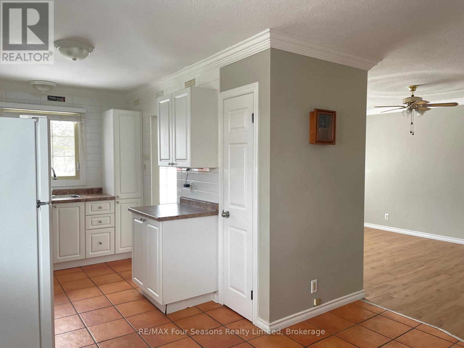 124 Niagara Street, Collingwood, Ontario  L9Y 3X9 - Photo 3 - S11888286