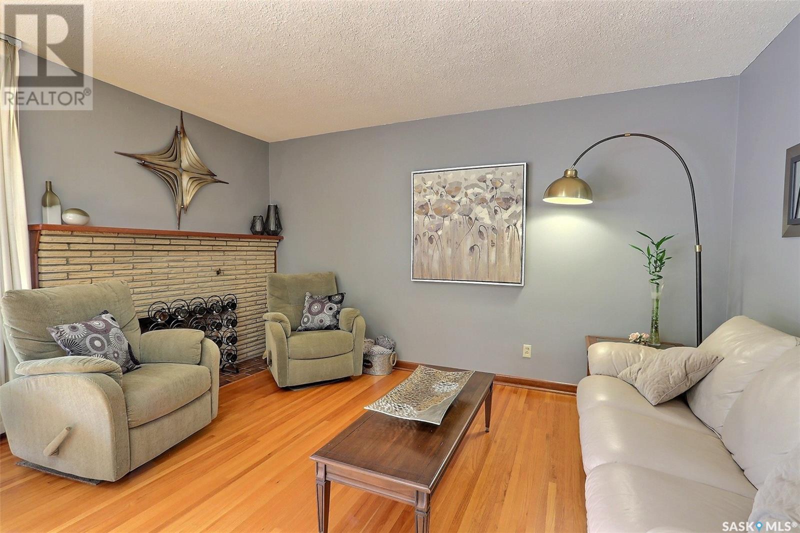 Property at 380 19th STREET W image 4