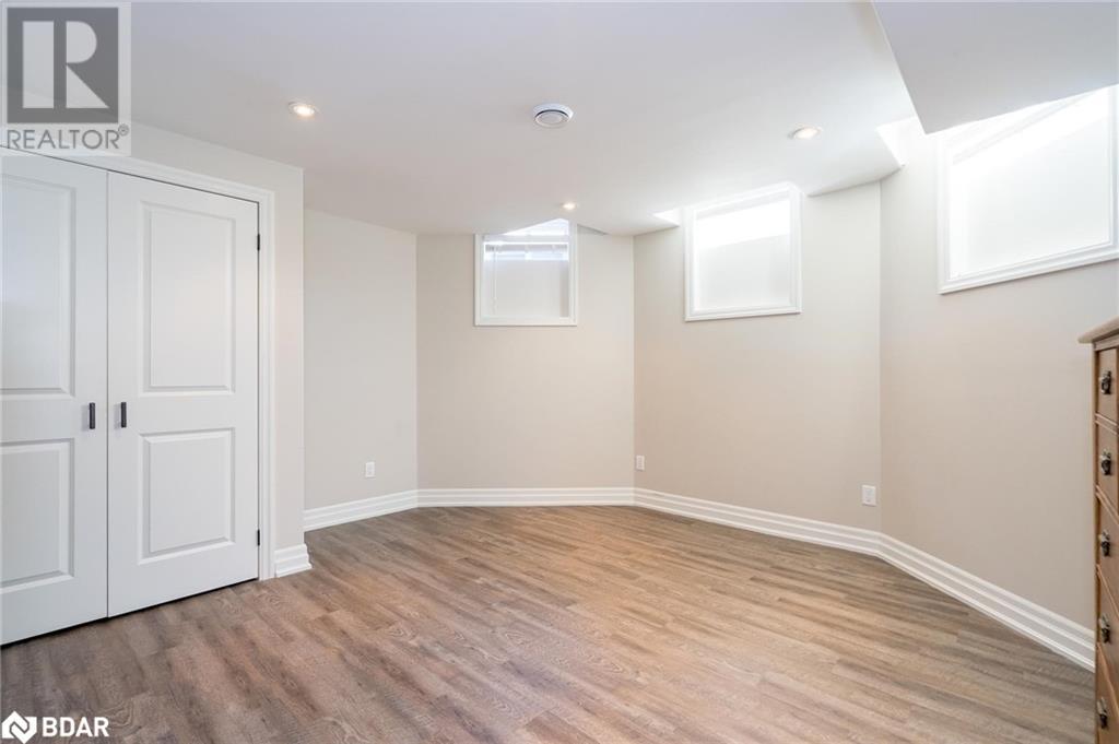 28 Camelot Square, Barrie, Ontario  L4M 0C3 - Photo 32 - 40680486