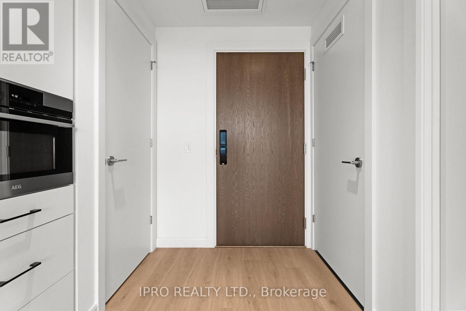 Property at 509 - 741 KING STREET W image 3