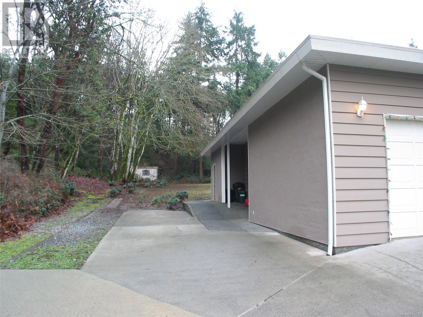 Property at 6384 Finlay Pl image 4