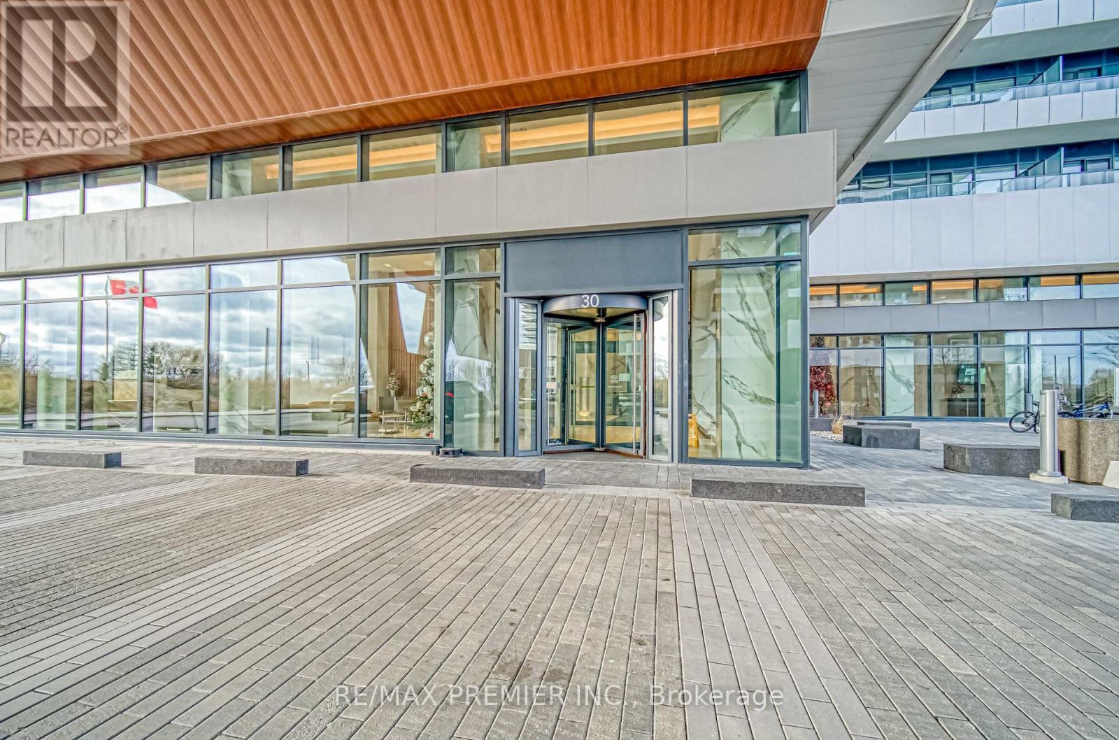 2712 - 30 Shore Breeze Drive, Toronto, Ontario  M8V 0C7 - Photo 8 - W11909485