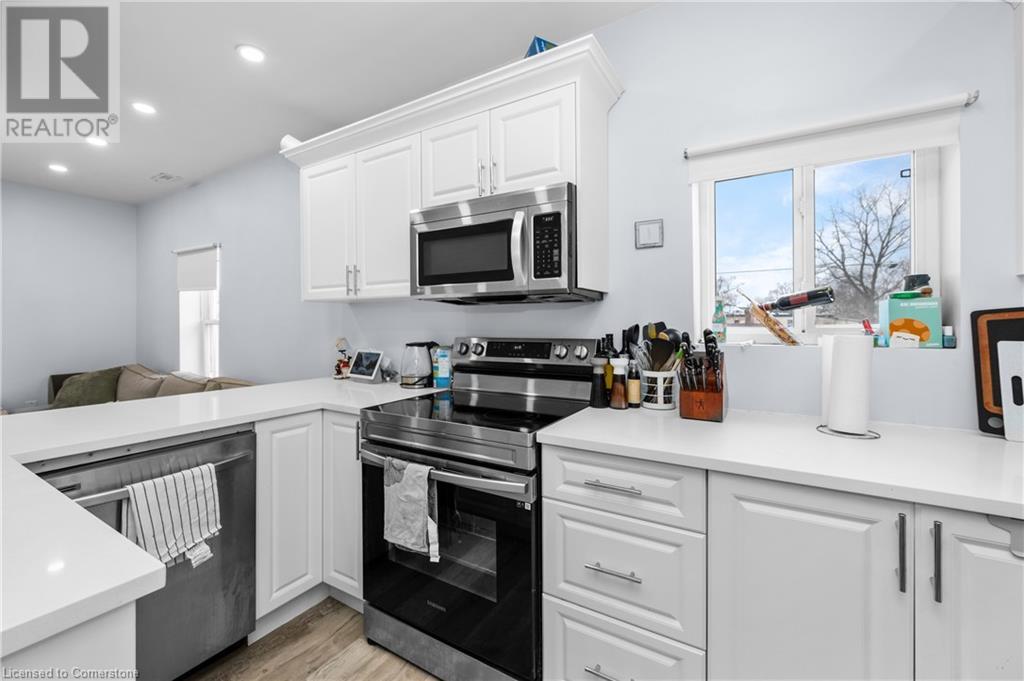 22 Catherine Street, St. Catharines, Ontario  L2R 5E5 - Photo 2 - 40687853