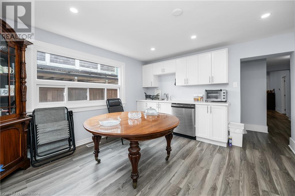 22 Catherine Street, St. Catharines, Ontario  L2R 5E5 - Photo 6 - 40687853