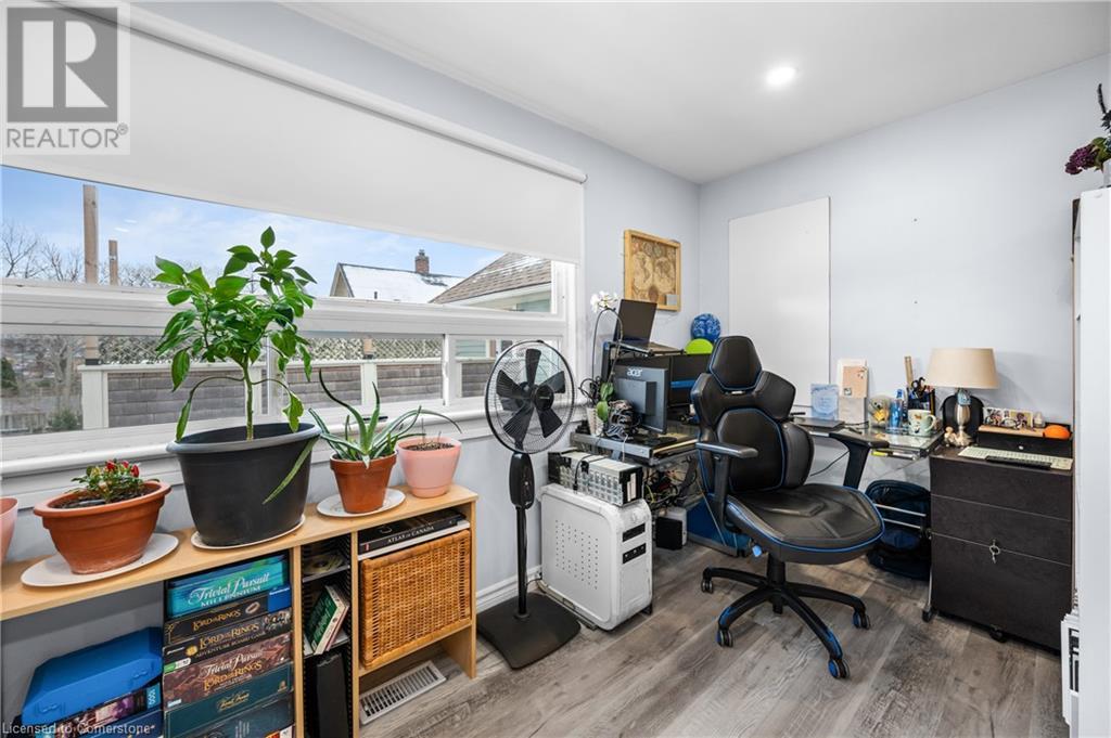 22 Catherine Street, St. Catharines, Ontario  L2R 5E5 - Photo 4 - 40687853