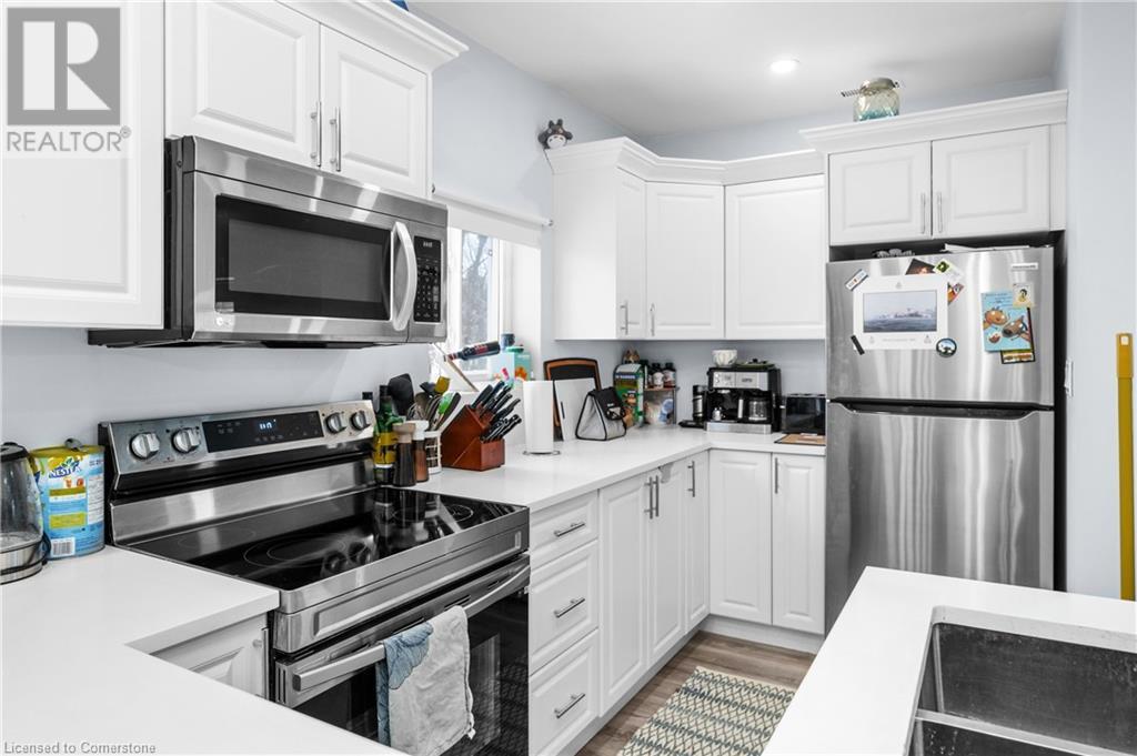 22 Catherine Street, St. Catharines, Ontario  L2R 5E5 - Photo 3 - 40687853