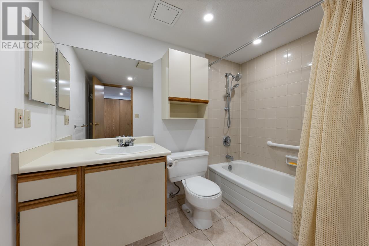 Listing Picture 15 of 27 : 502 1406 HARWOOD STREET, Vancouver / 溫哥華 - 魯藝地產 Yvonne Lu Group - MLS Medallion Club Member