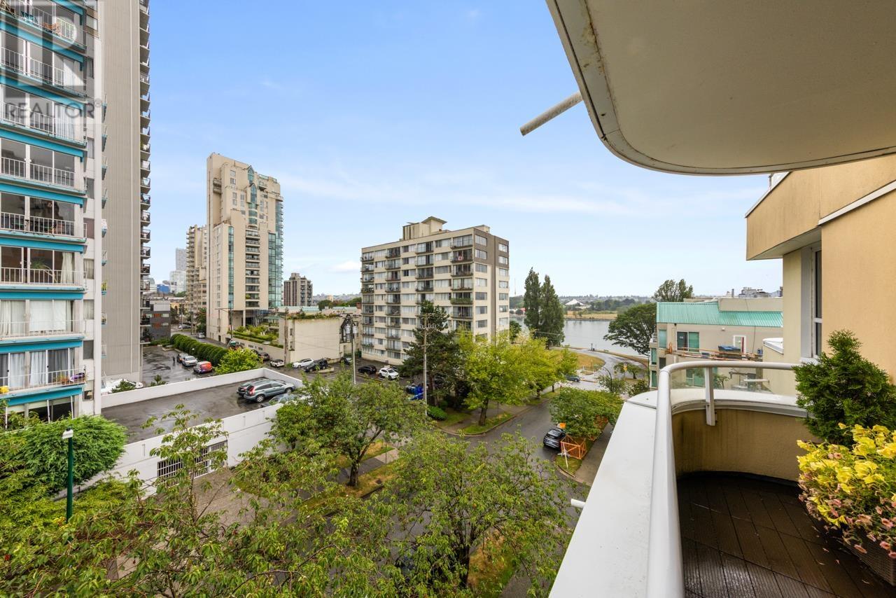 Listing Picture 17 of 27 : 502 1406 HARWOOD STREET, Vancouver / 溫哥華 - 魯藝地產 Yvonne Lu Group - MLS Medallion Club Member