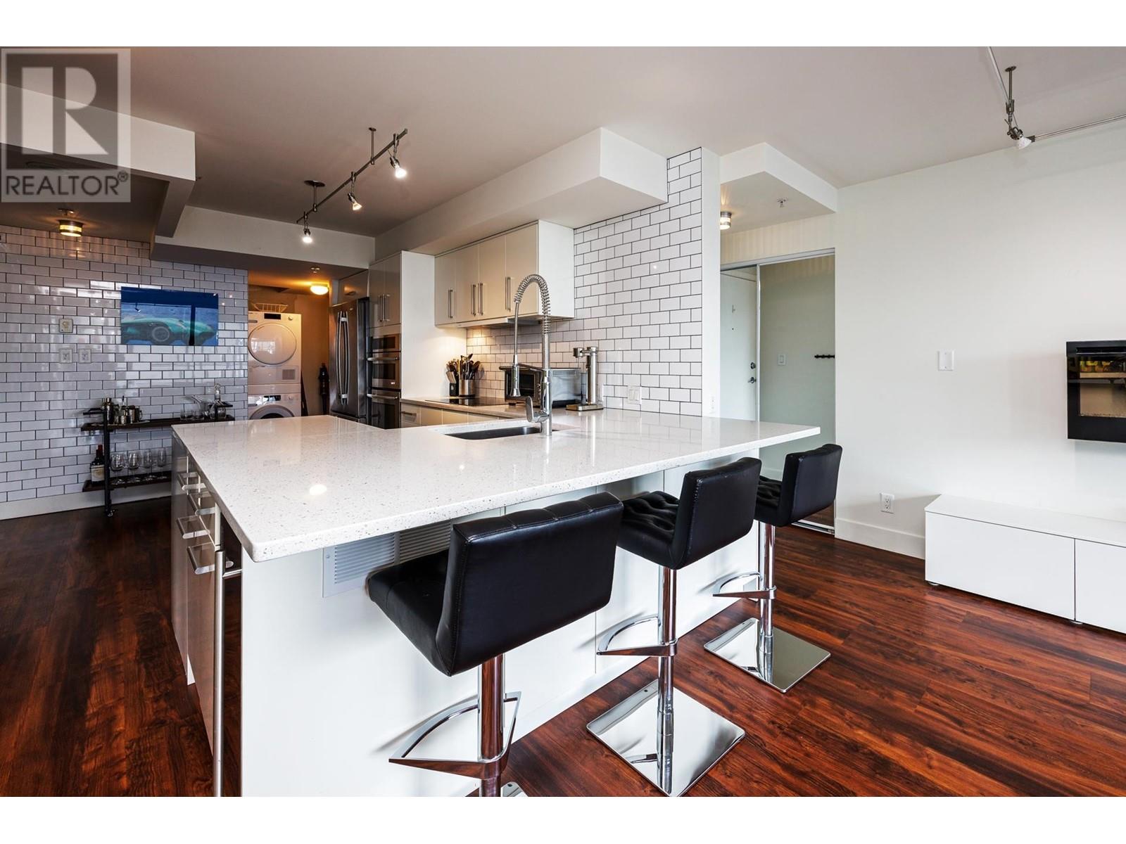 Listing Picture 4 of 19 : 2206 1367 ALBERNI STREET, Vancouver / 溫哥華 - 魯藝地產 Yvonne Lu Group - MLS Medallion Club Member