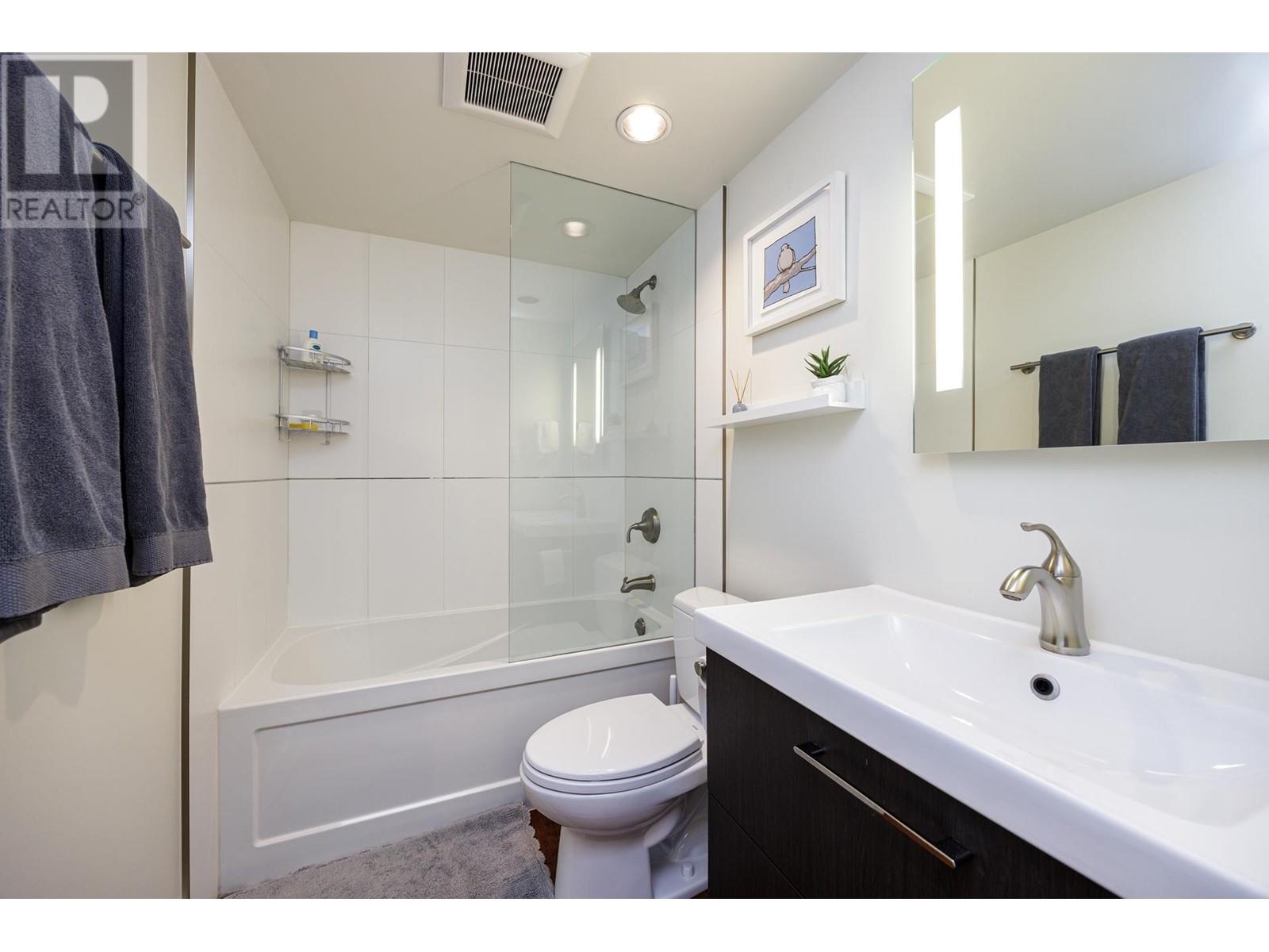 Listing Picture 9 of 19 : 2206 1367 ALBERNI STREET, Vancouver / 溫哥華 - 魯藝地產 Yvonne Lu Group - MLS Medallion Club Member