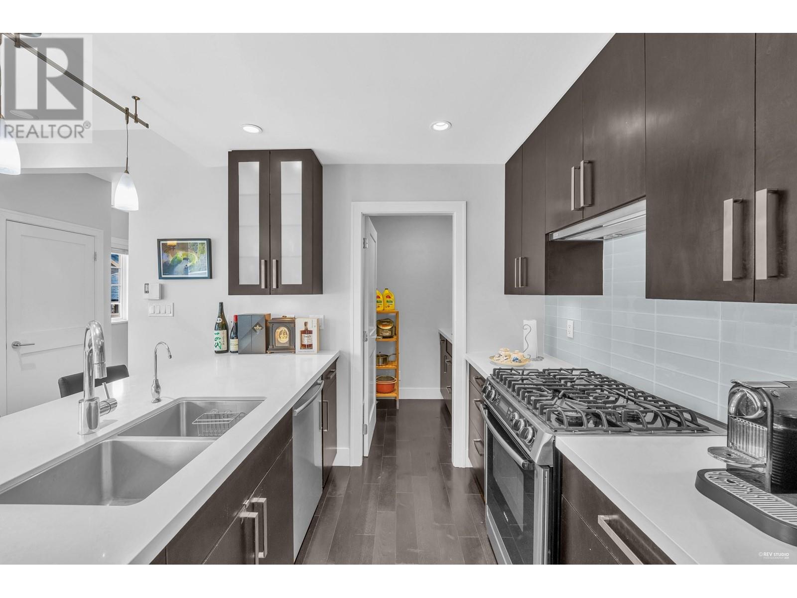 Listing Picture 13 of 32 : 1481 TILNEY MEWS, Vancouver / 溫哥華 - 魯藝地產 Yvonne Lu Group - MLS Medallion Club Member