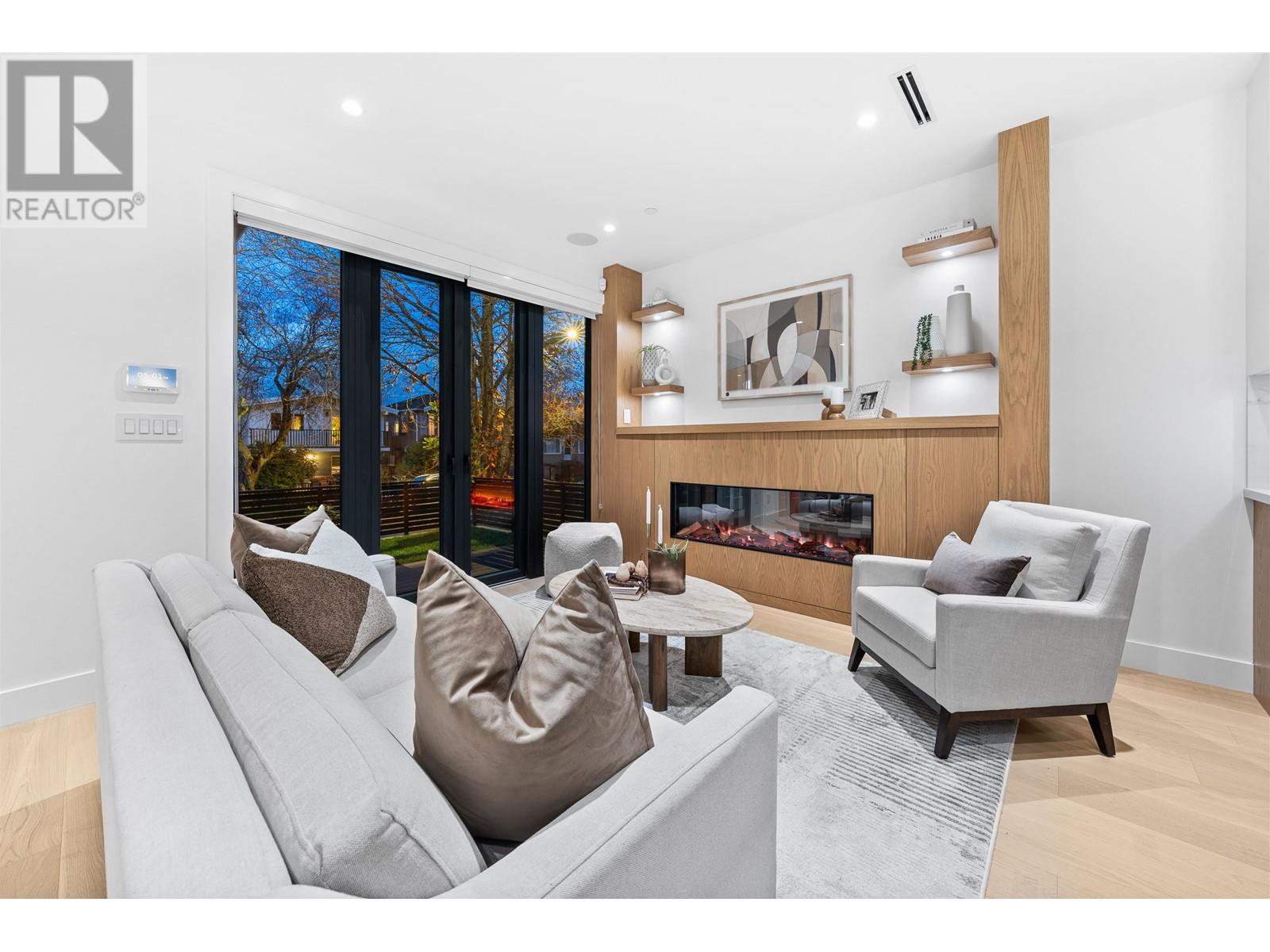 Listing Picture 10 of 38 : 1 2740 NAPIER STREET, Vancouver / 溫哥華 - 魯藝地產 Yvonne Lu Group - MLS Medallion Club Member