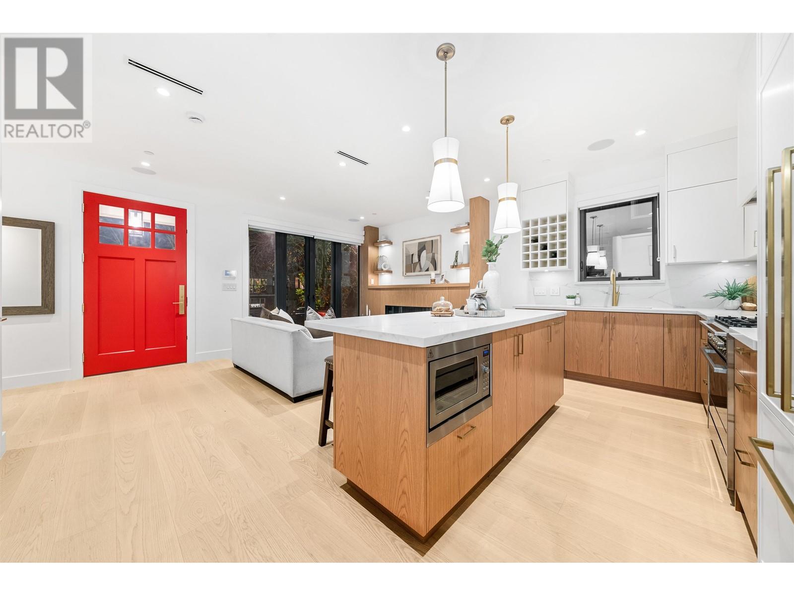 Listing Picture 11 of 38 : 1 2740 NAPIER STREET, Vancouver / 溫哥華 - 魯藝地產 Yvonne Lu Group - MLS Medallion Club Member