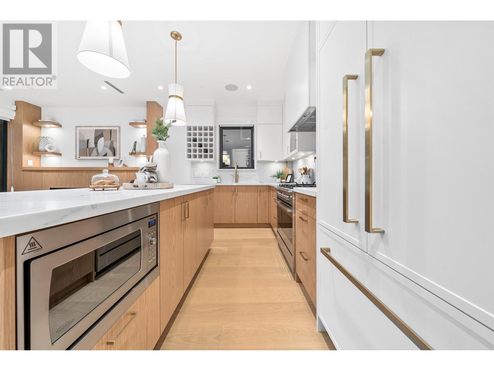 Listing Picture 13 of 38 : 1 2740 NAPIER STREET, Vancouver / 溫哥華 - 魯藝地產 Yvonne Lu Group - MLS Medallion Club Member