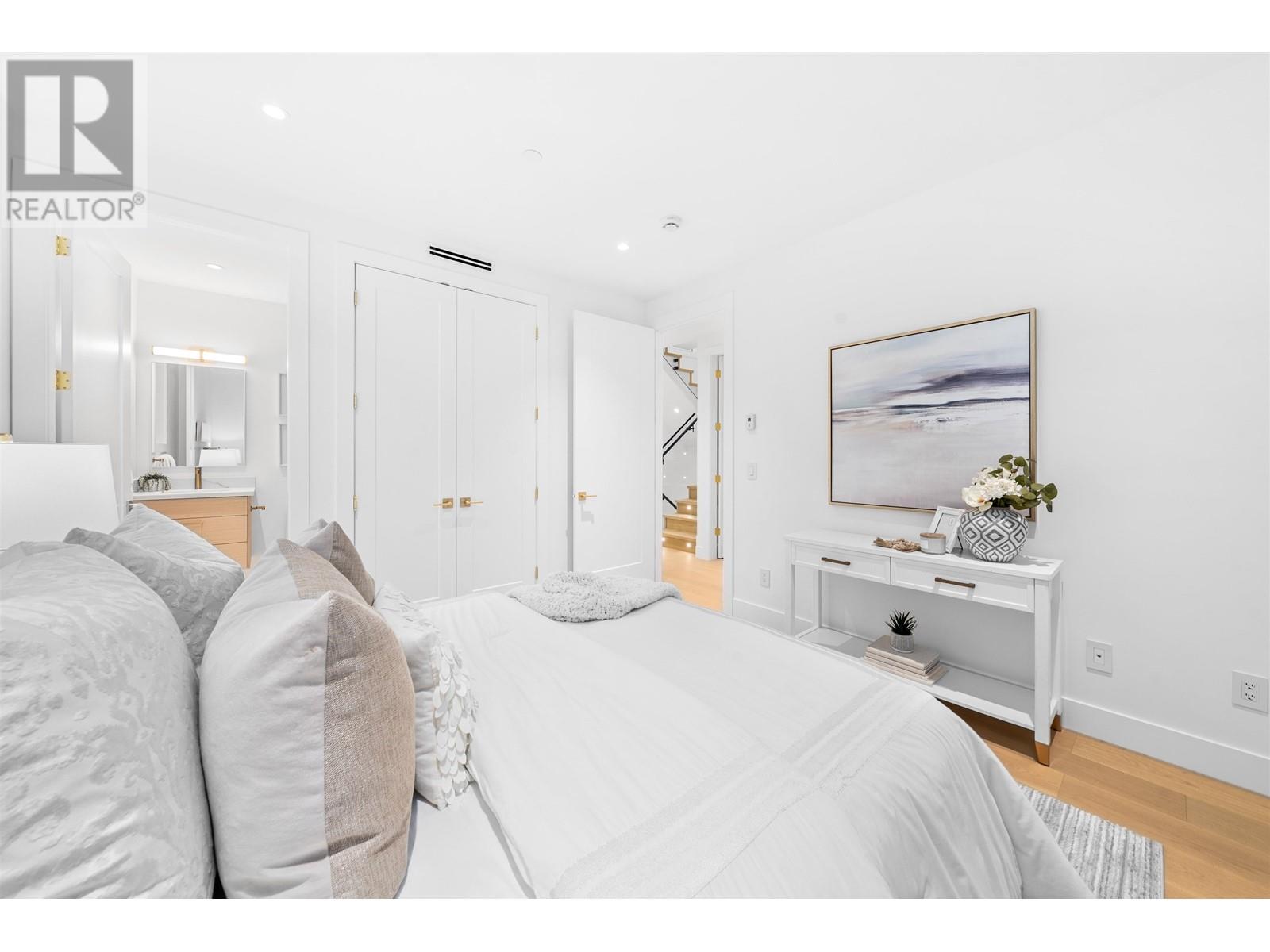 Listing Picture 23 of 38 : 1 2740 NAPIER STREET, Vancouver / 溫哥華 - 魯藝地產 Yvonne Lu Group - MLS Medallion Club Member