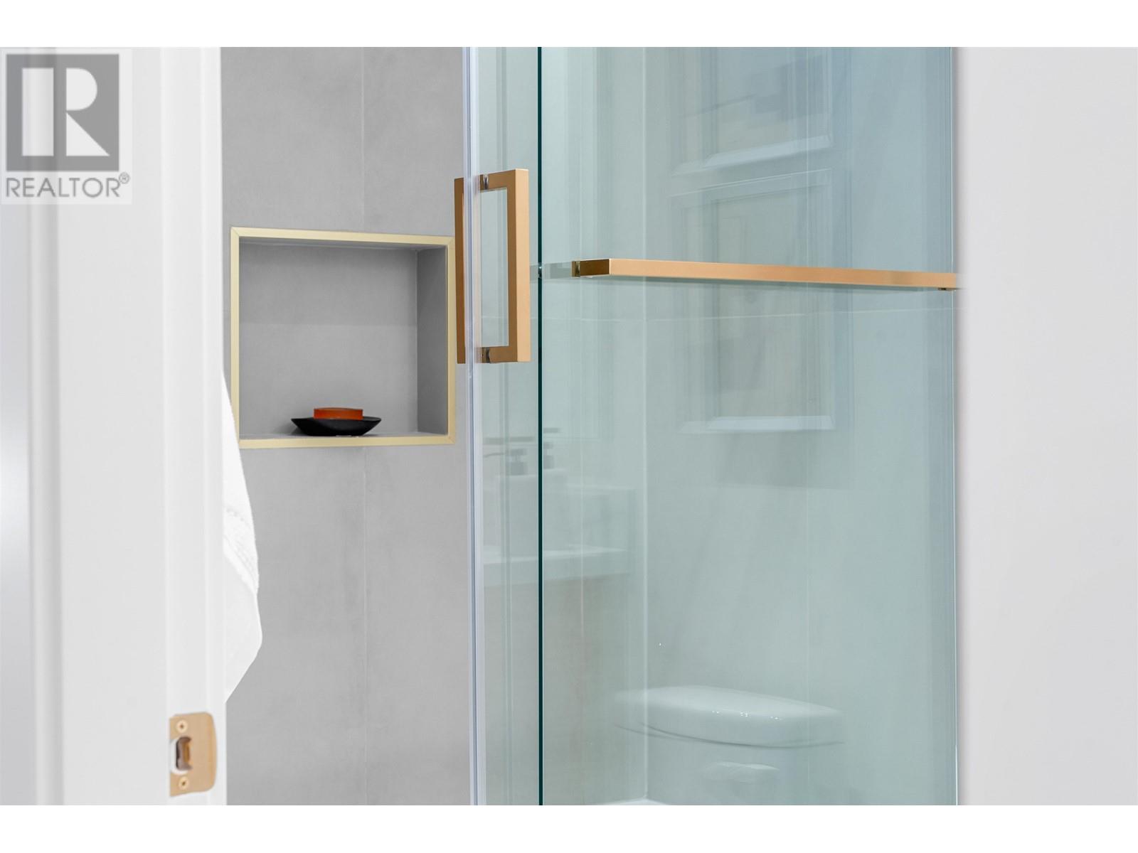 Listing Picture 28 of 38 : 1 2740 NAPIER STREET, Vancouver / 溫哥華 - 魯藝地產 Yvonne Lu Group - MLS Medallion Club Member