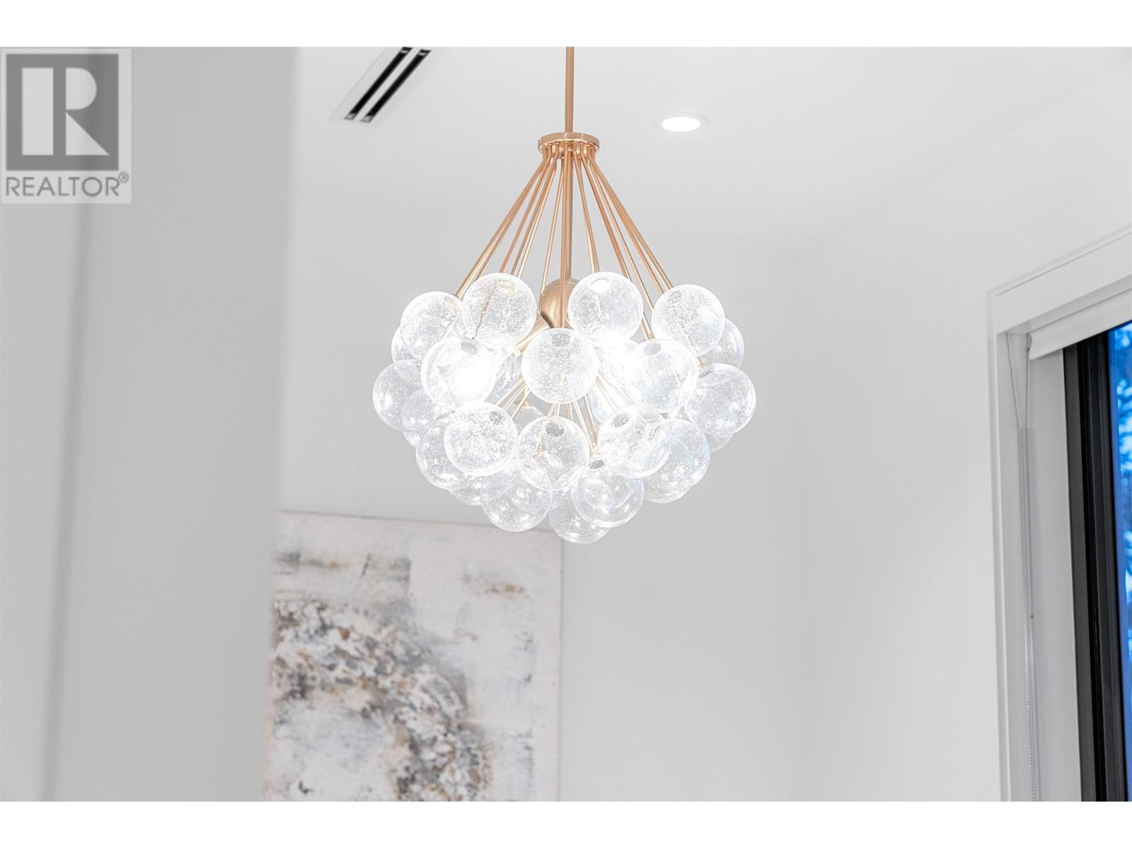 Listing Picture 35 of 38 : 1 2740 NAPIER STREET, Vancouver / 溫哥華 - 魯藝地產 Yvonne Lu Group - MLS Medallion Club Member