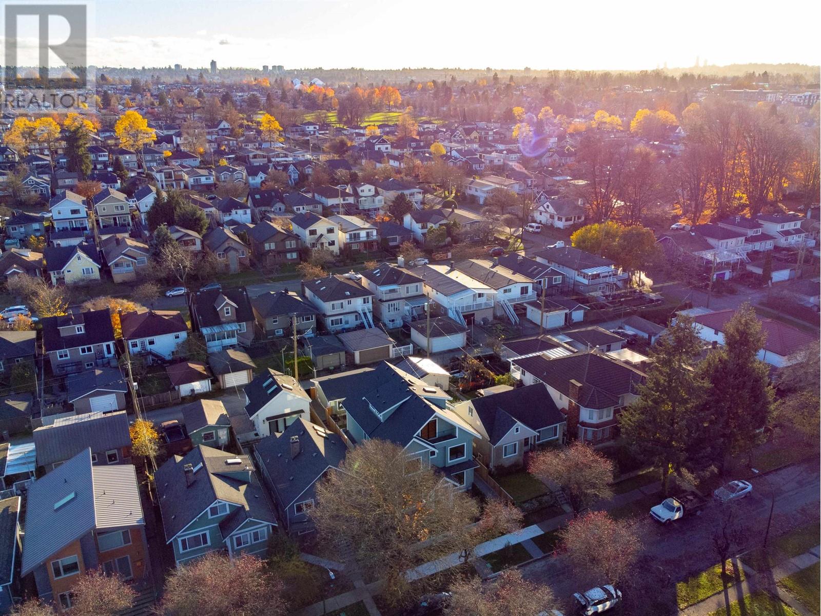 Listing Picture 37 of 38 : 1 2740 NAPIER STREET, Vancouver / 溫哥華 - 魯藝地產 Yvonne Lu Group - MLS Medallion Club Member