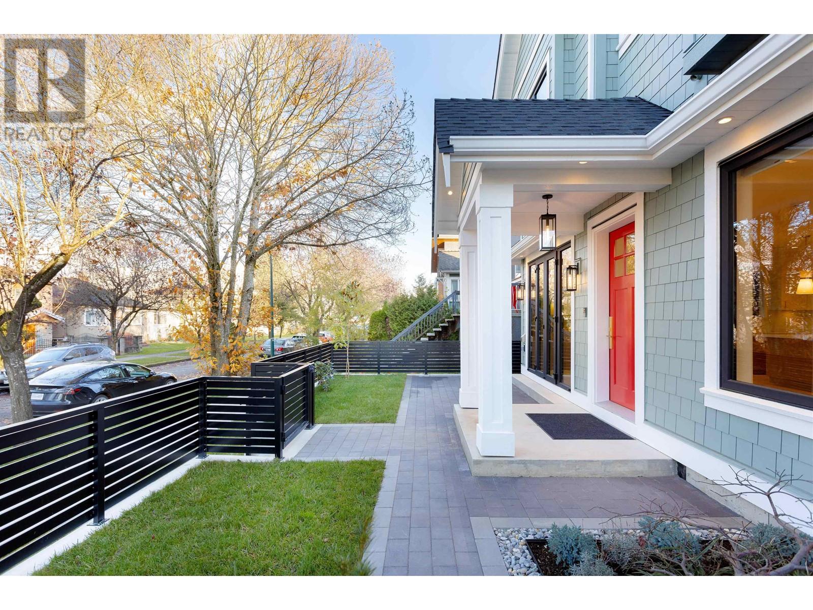 Listing Picture 4 of 38 : 1 2740 NAPIER STREET, Vancouver / 溫哥華 - 魯藝地產 Yvonne Lu Group - MLS Medallion Club Member