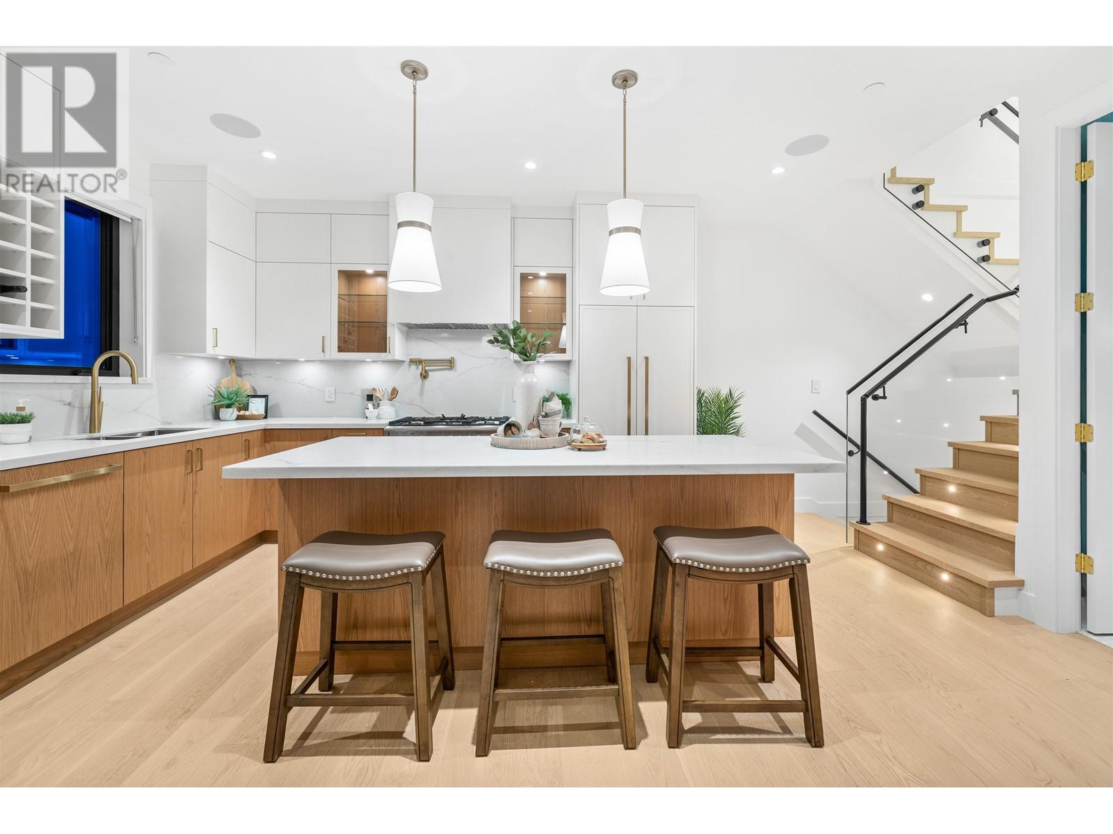 Listing Picture 8 of 38 : 1 2740 NAPIER STREET, Vancouver / 溫哥華 - 魯藝地產 Yvonne Lu Group - MLS Medallion Club Member