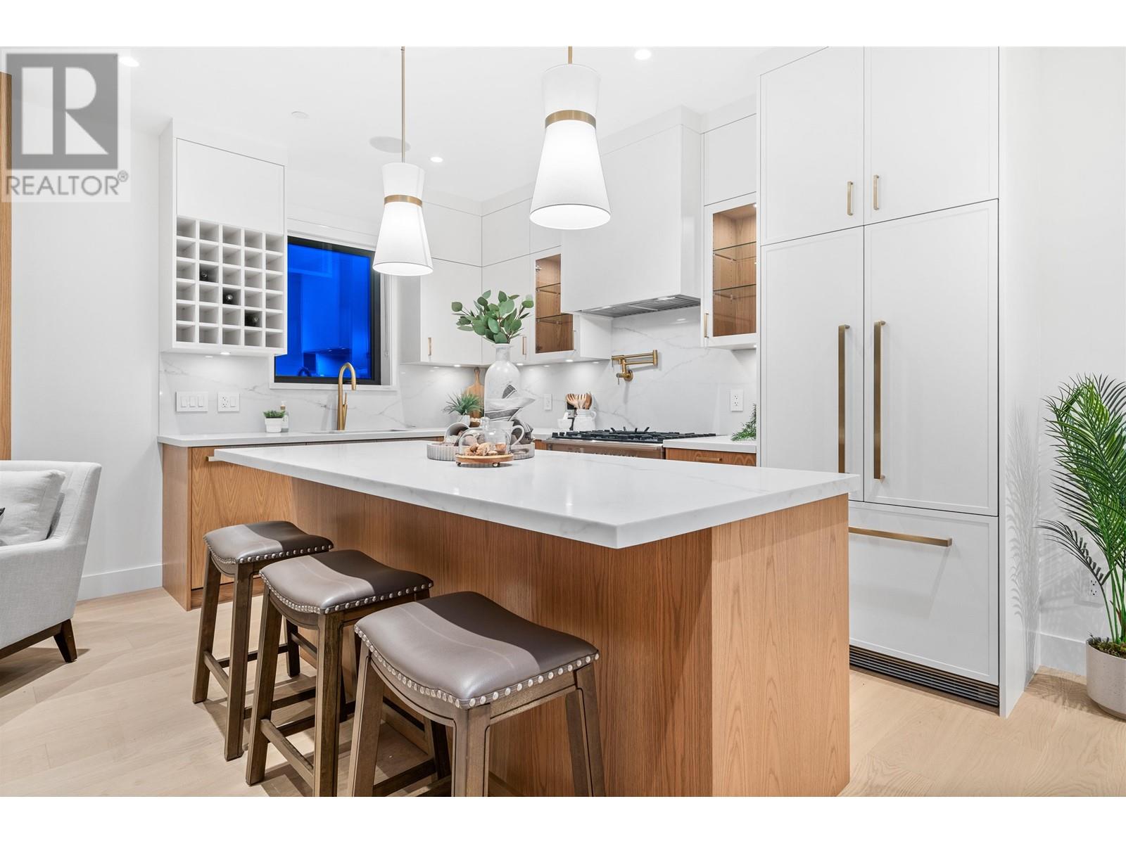 Listing Picture 9 of 38 : 1 2740 NAPIER STREET, Vancouver / 溫哥華 - 魯藝地產 Yvonne Lu Group - MLS Medallion Club Member