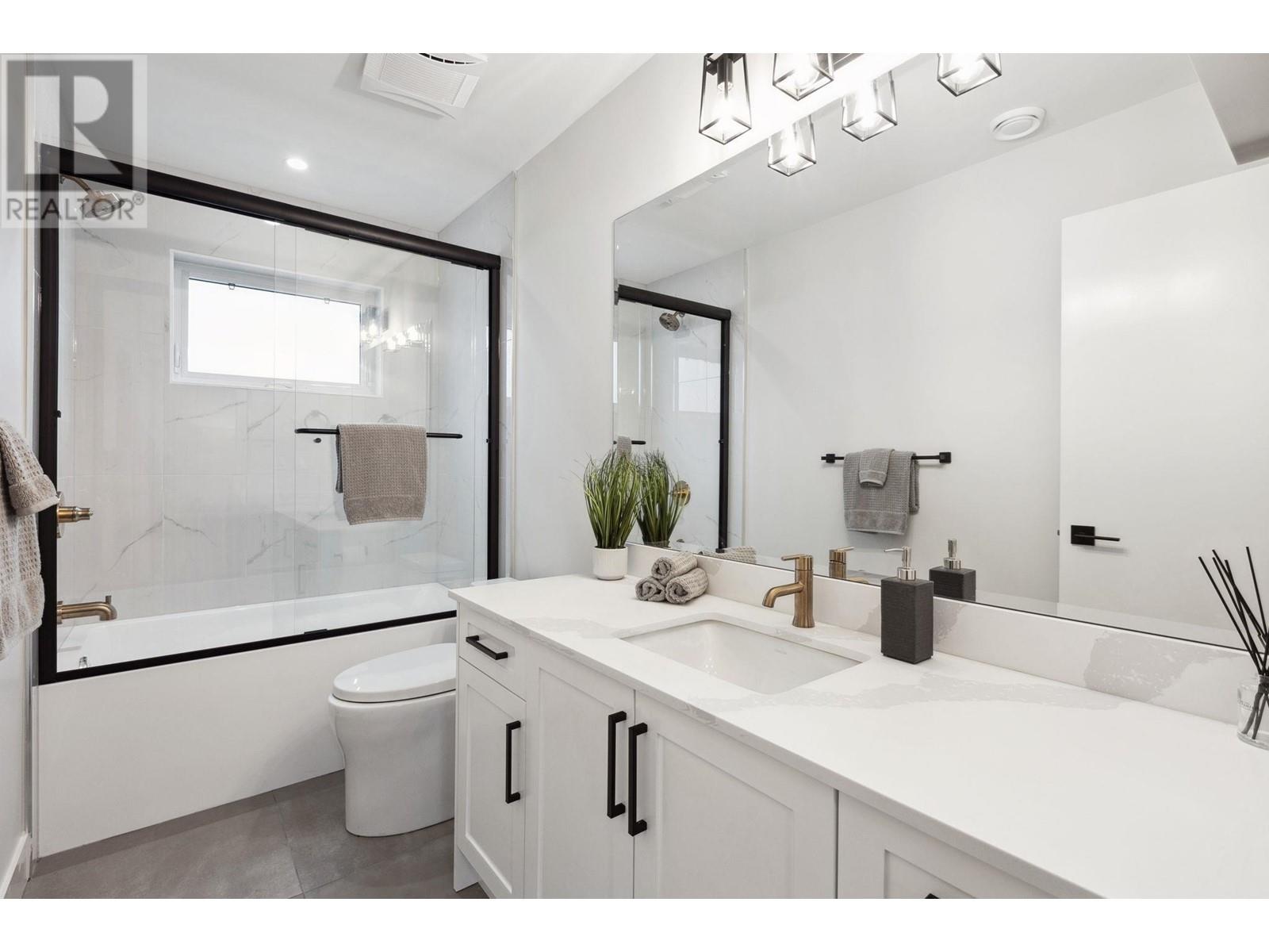 1330 W 15th Street, North Vancouver, British Columbia  V7P 1N2 - Photo 10 - R2952741