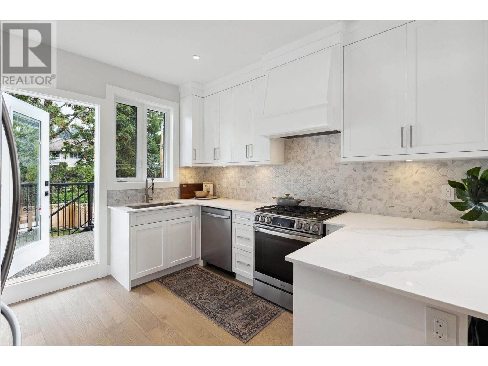 1330 W 15th Street, North Vancouver, British Columbia  V7P 1N2 - Photo 7 - R2952741