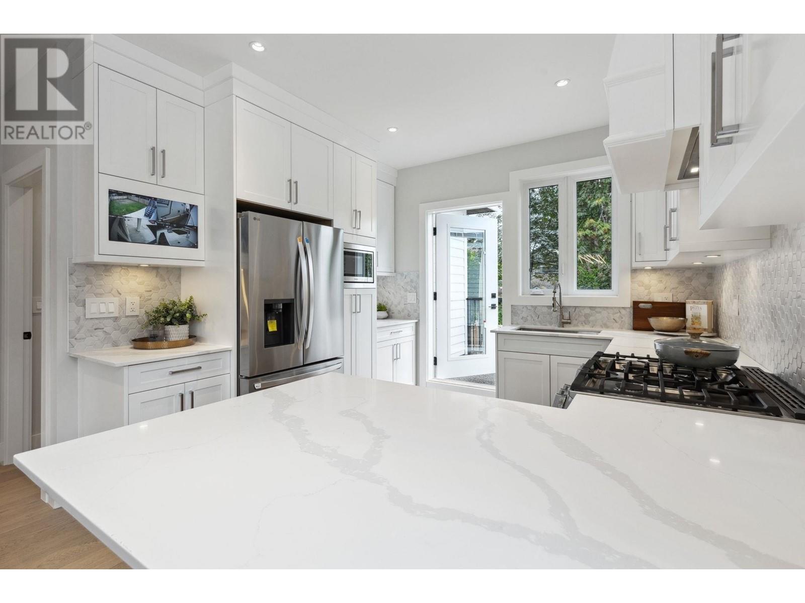 1330 W 15th Street, North Vancouver, British Columbia  V7P 1N2 - Photo 8 - R2952741