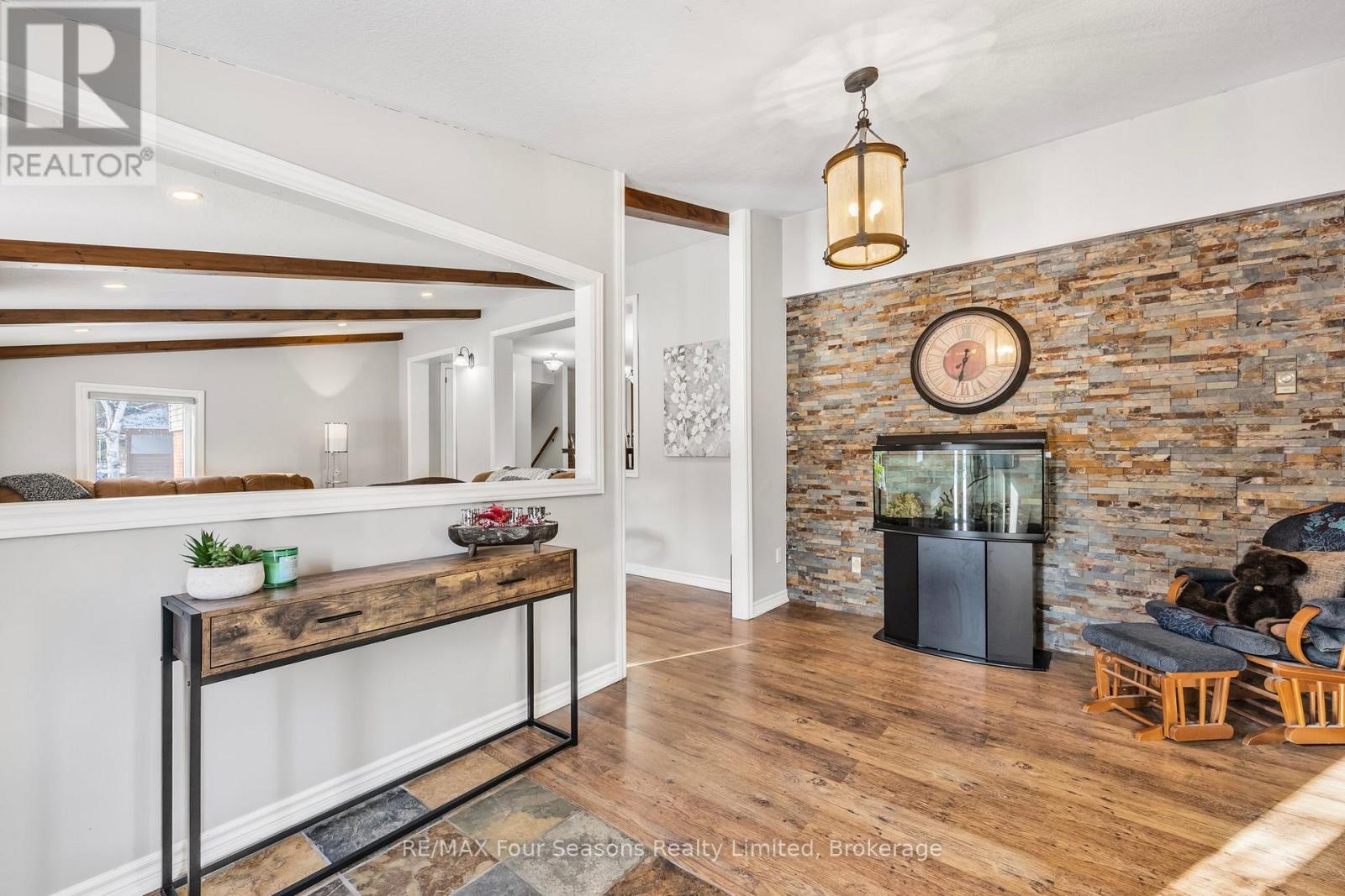 6184 County 9 Road, Clearview, Ontario  L0M 1N0 - Photo 2 - S11909525