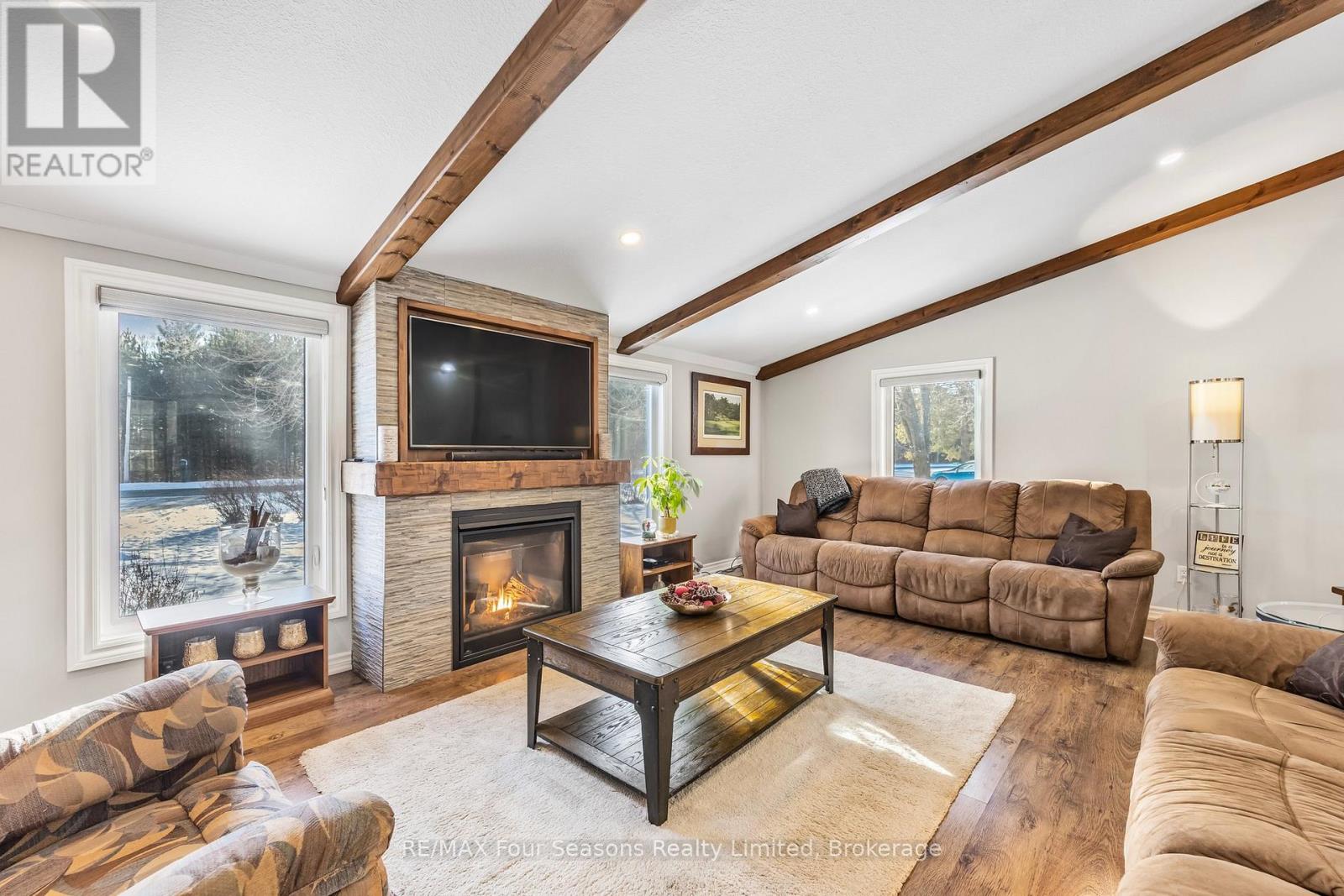 6184 County 9 Road, Clearview, Ontario  L0M 1N0 - Photo 3 - S11909525