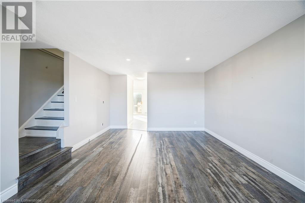 612 Farewell Street, Oshawa, Ontario  L1H 6N1 - Photo 3 - 40688121