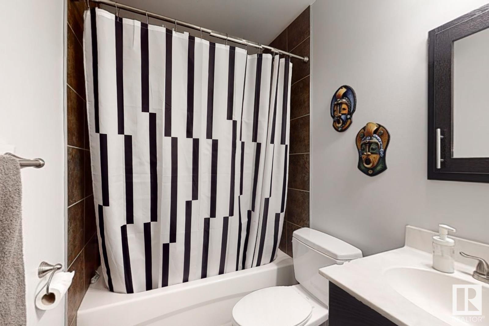 Property at 4913 47 AV image 3
