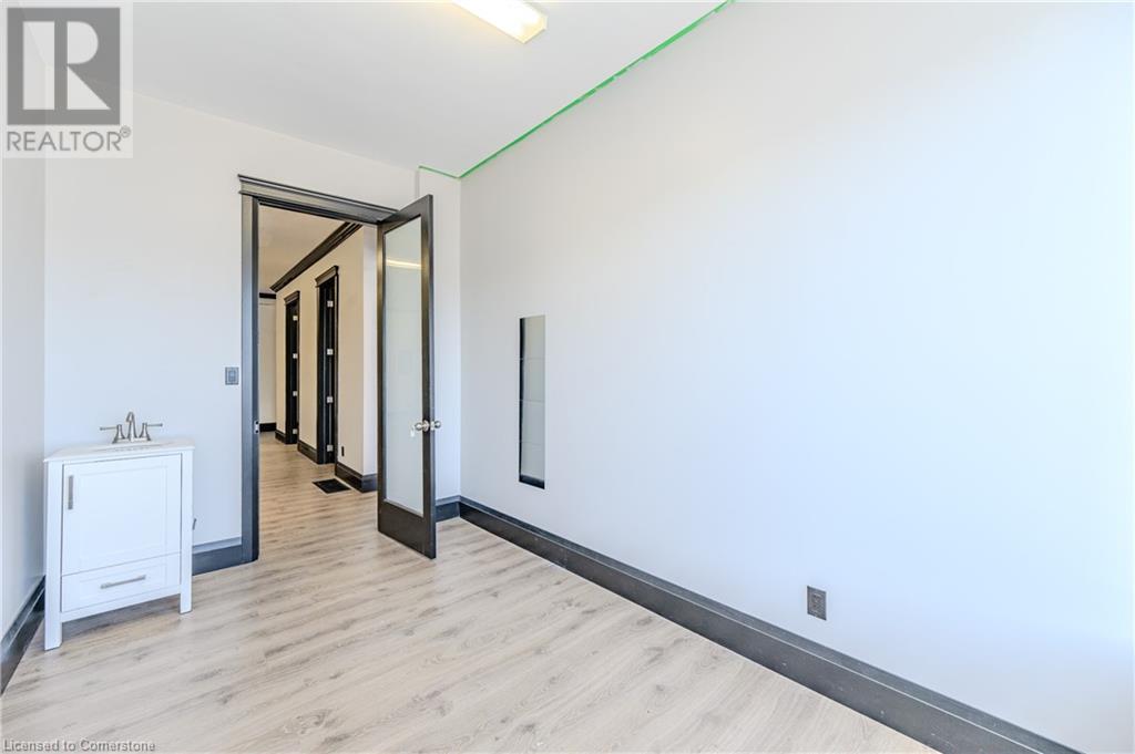 5851 Royal Manor Drive, Niagara Falls, Ontario  L2G 1E9 - Photo 13 - 40687918