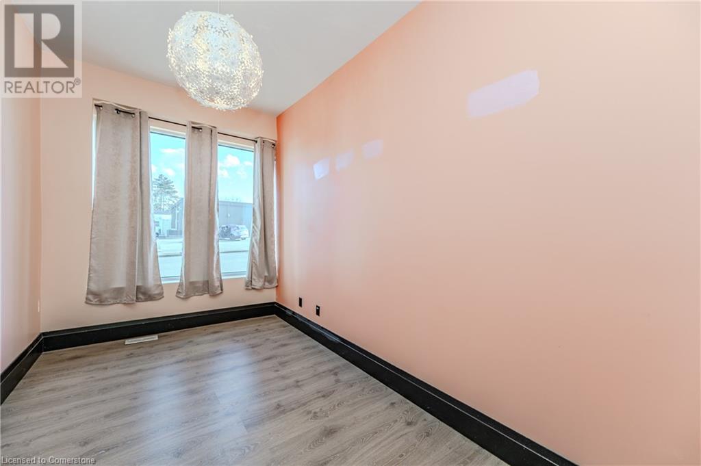 5851 Royal Manor Drive, Niagara Falls, Ontario  L2G 1E9 - Photo 16 - 40687918