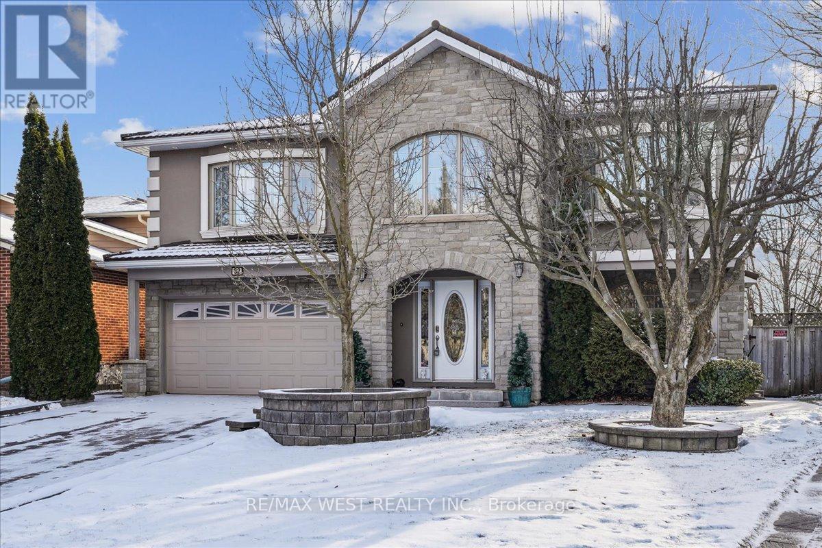 82 DERBY COURT, Newmarket, Ontario