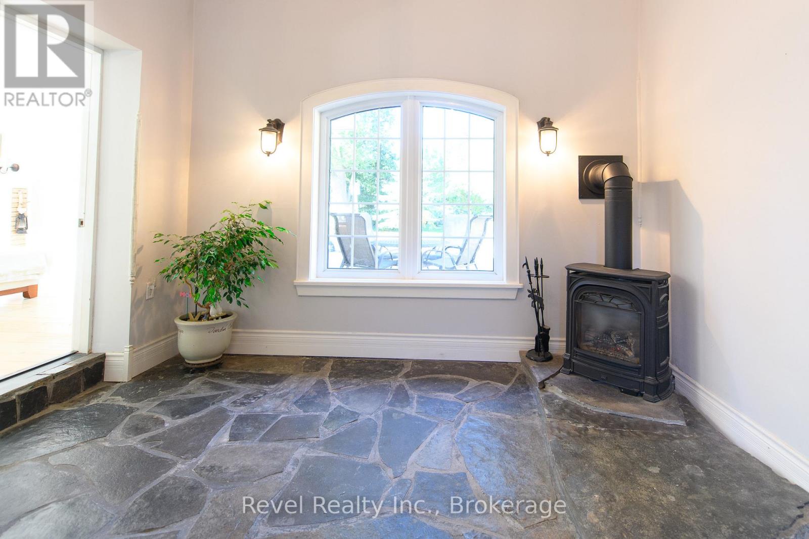 18 Homestead Drive, Clearview, Ontario  L9Y 3Y9 - Photo 4 - S10439099