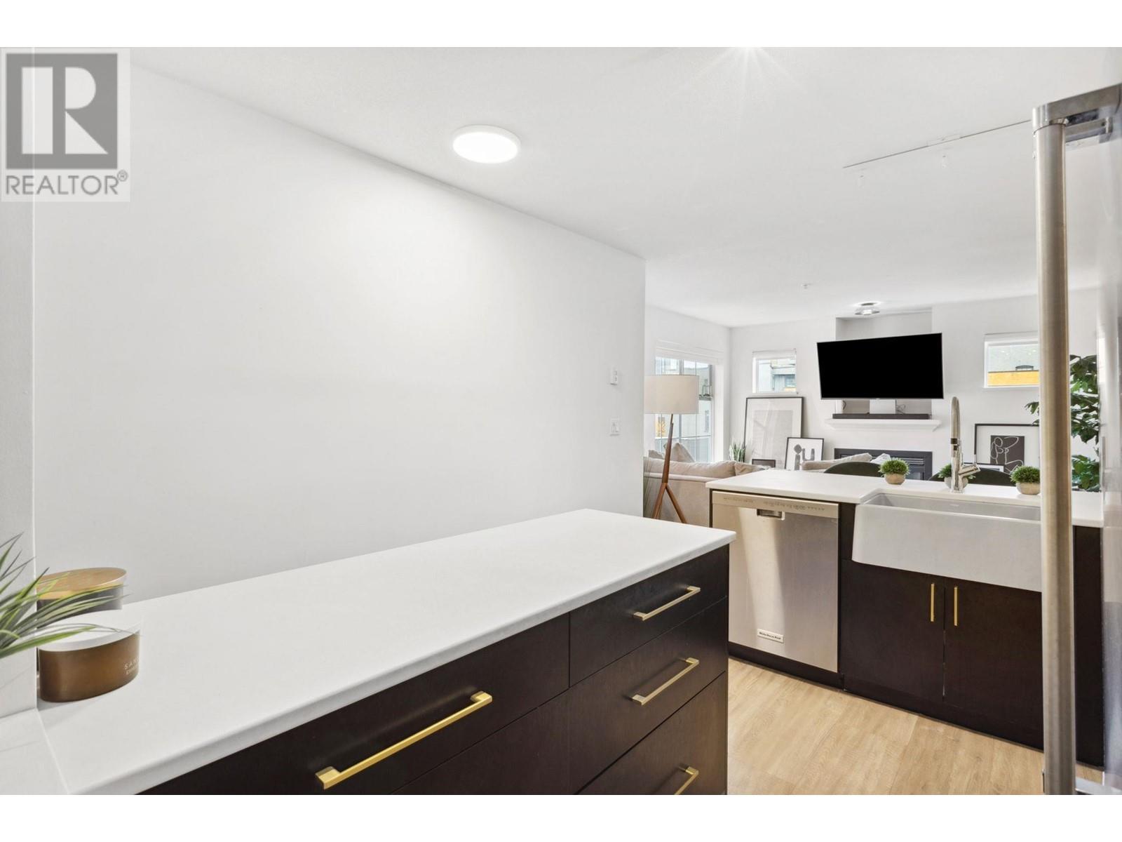 300 137 E 1st Street, North Vancouver, British Columbia  V7L 1B2 - Photo 8 - R2952927