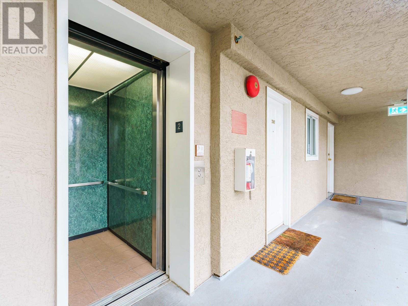 Listing Picture 14 of 18 : 303 3683 WELLINGTON AVENUE, Vancouver / 溫哥華 - 魯藝地產 Yvonne Lu Group - MLS Medallion Club Member