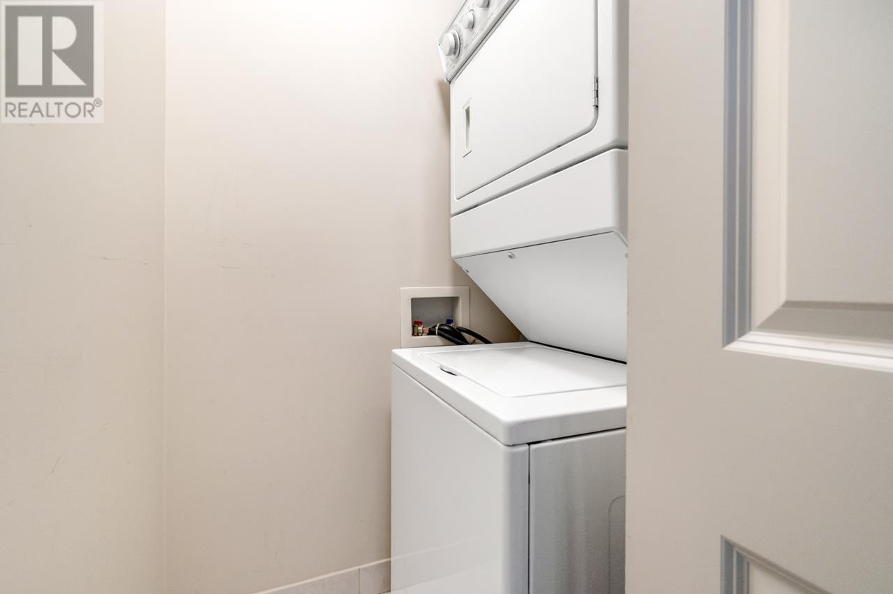 Listing Picture 14 of 23 : 317 3663 CROWLEY DRIVE, Vancouver / 溫哥華 - 魯藝地產 Yvonne Lu Group - MLS Medallion Club Member