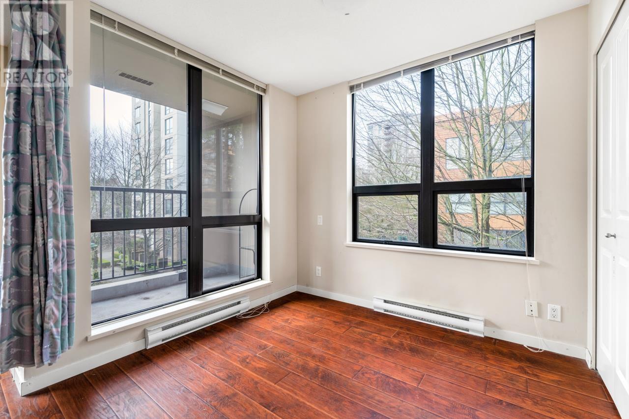 Listing Picture 12 of 23 : 317 3663 CROWLEY DRIVE, Vancouver / 溫哥華 - 魯藝地產 Yvonne Lu Group - MLS Medallion Club Member