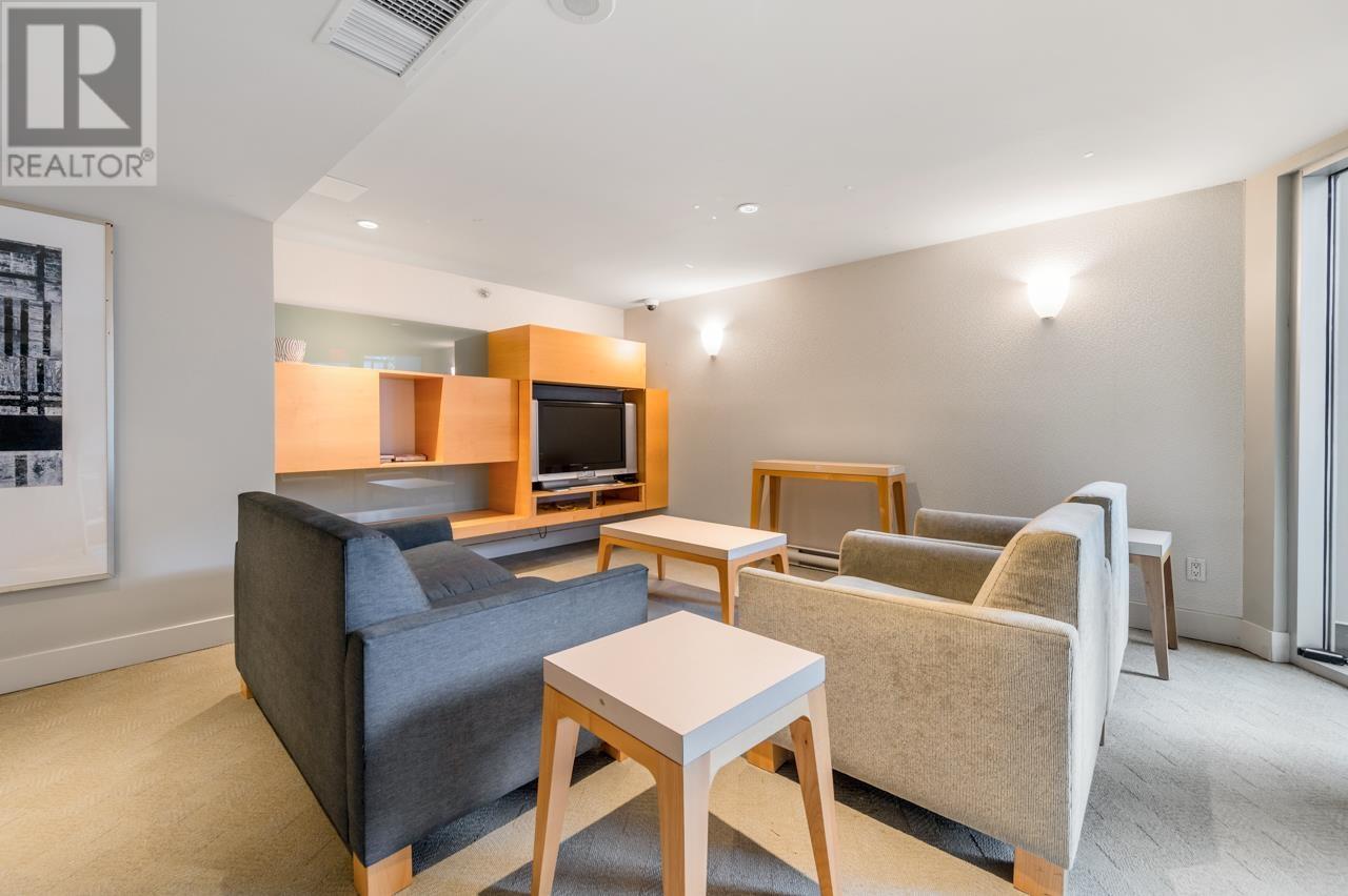 Listing Picture 17 of 23 : 317 3663 CROWLEY DRIVE, Vancouver / 溫哥華 - 魯藝地產 Yvonne Lu Group - MLS Medallion Club Member